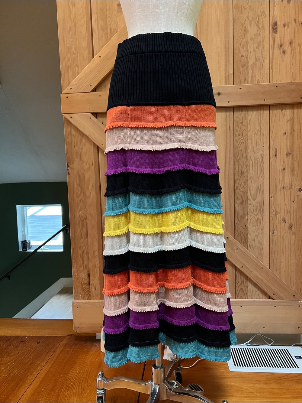 Like new! Vintage Catherine Malandrino 100% silk knit tired skirt size 4